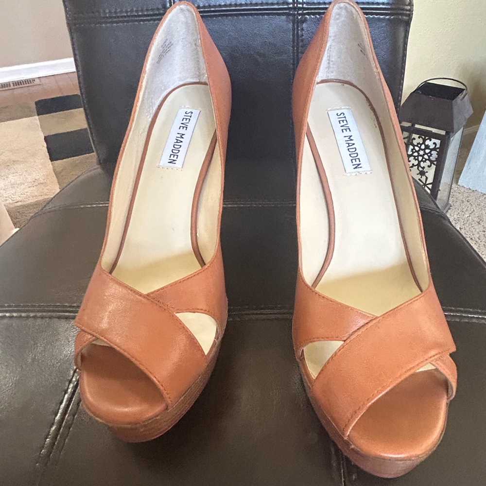 Steve Madden Women's Tan Peep Toe Heels